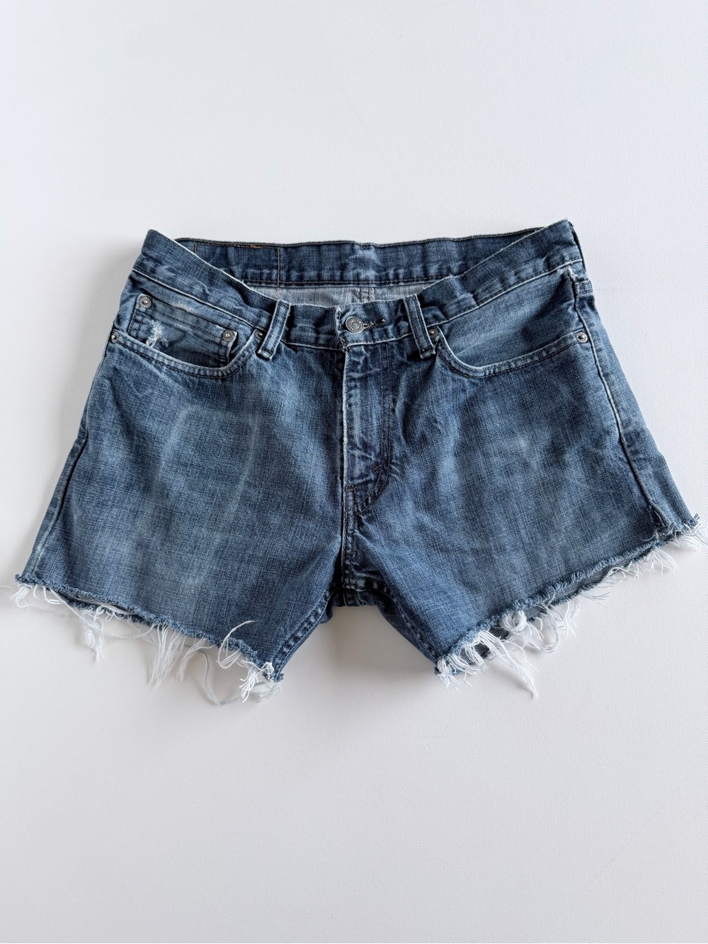Levi’s Cutoff Denim Shorts W32 Vintage Wash Distressed Frayed Hem Cotton